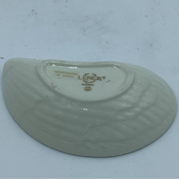 Lenox Ivory and Gold Trim Sea Shell Trinket Box - Picture 8 of 9